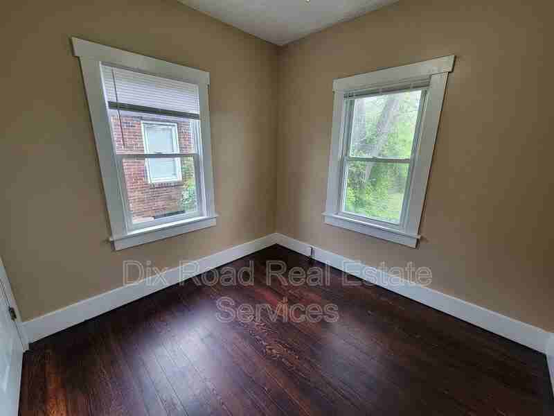 704 16th Ave - Photo 6 of 8