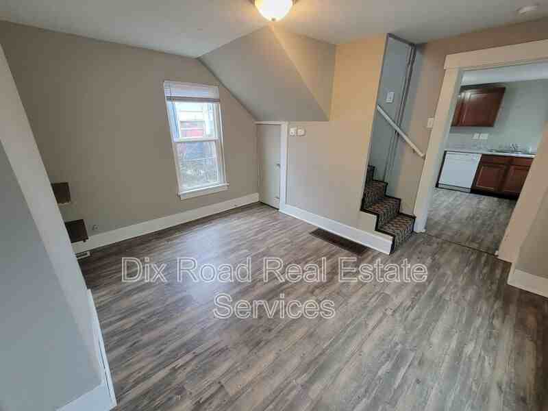 626 Ross Ave - Photo 3 of 9