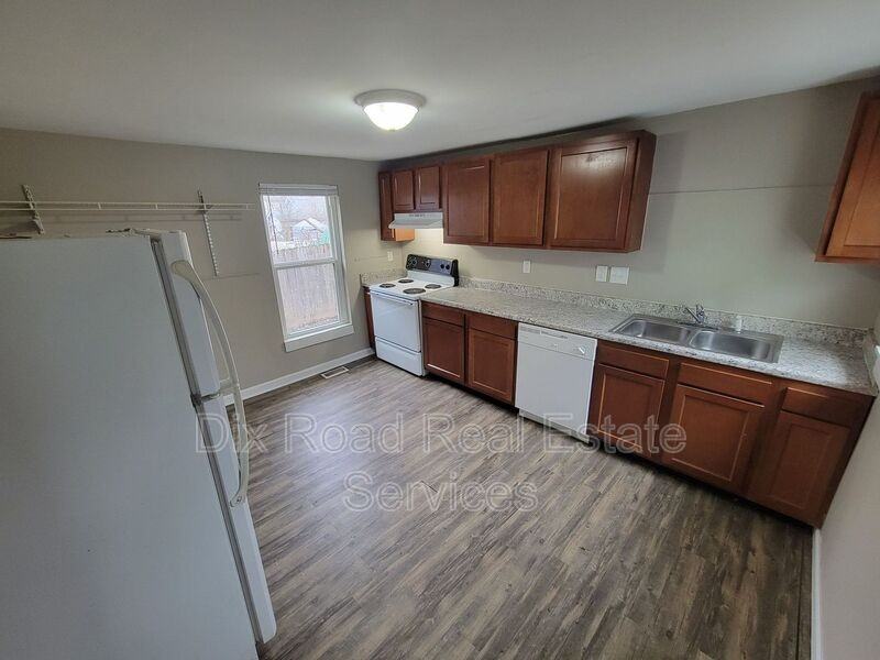 626 Ross Ave - Photo 5 of 9