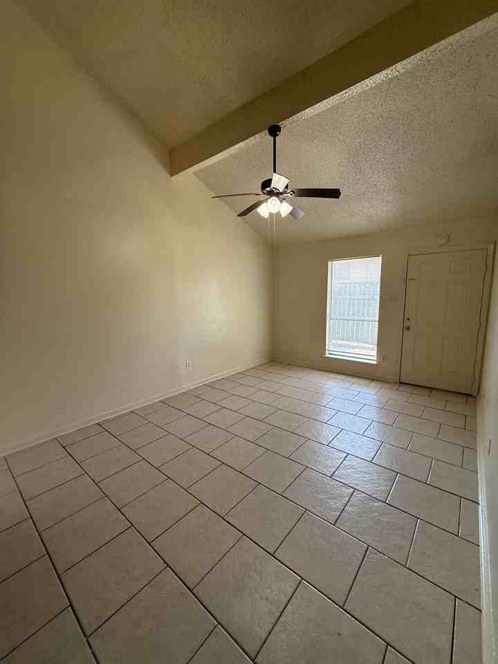 8220 Governor Dr Apt B - Photo 4 of 10