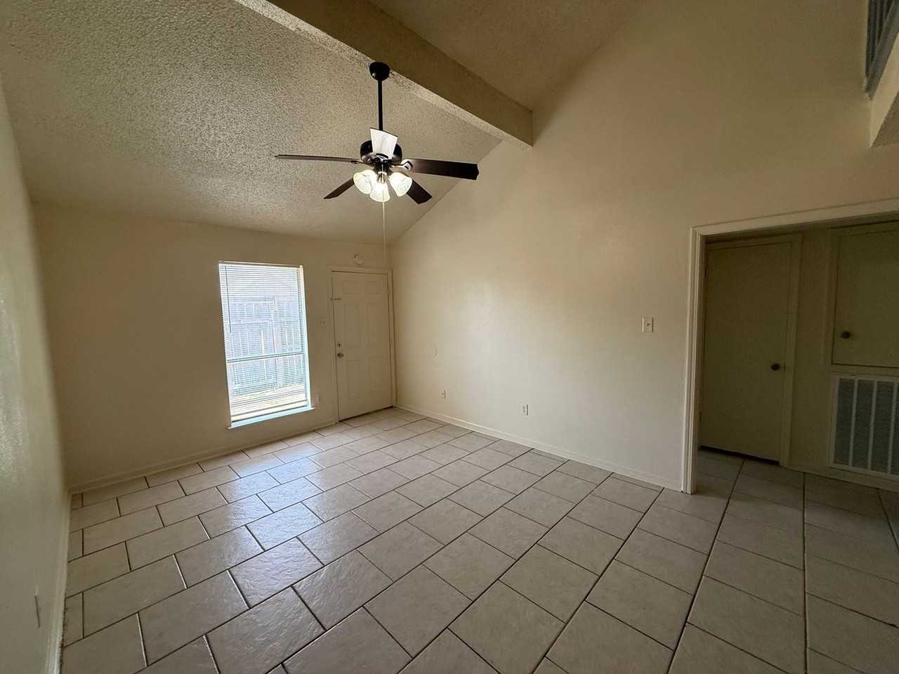 8220 Governor Dr Apt B - Photo 5 of 10
