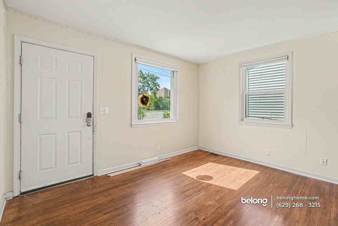 748 22nd Ct N - Photo 2 of 16