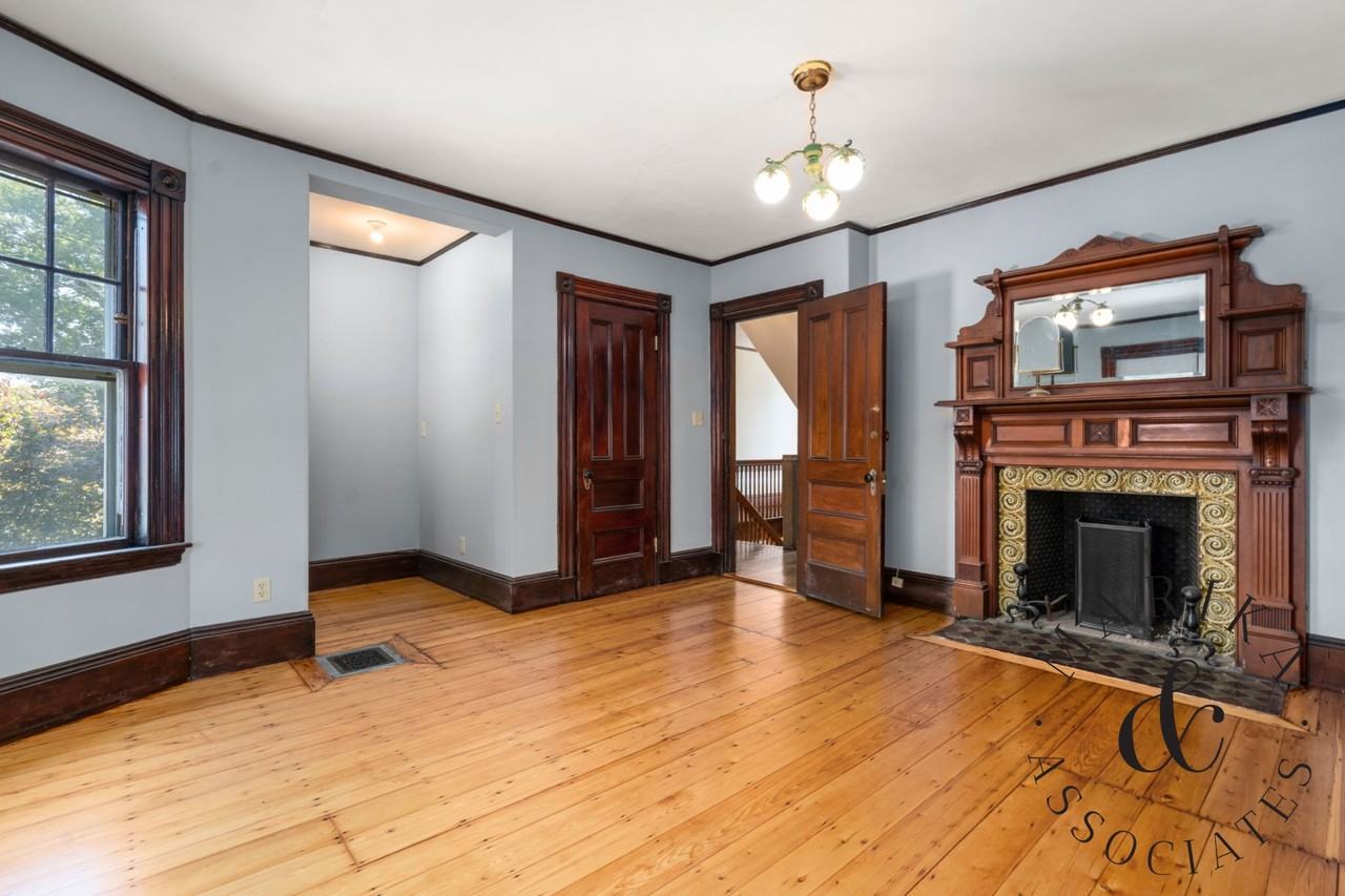 48 Auburn St - Photo 2 of 33