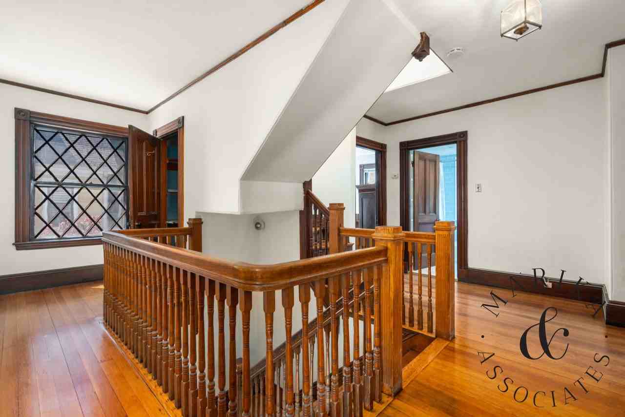 48 Auburn St - Photo 3 of 33