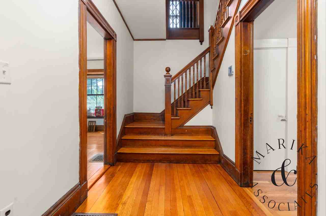 48 Auburn St - Photo 4 of 33