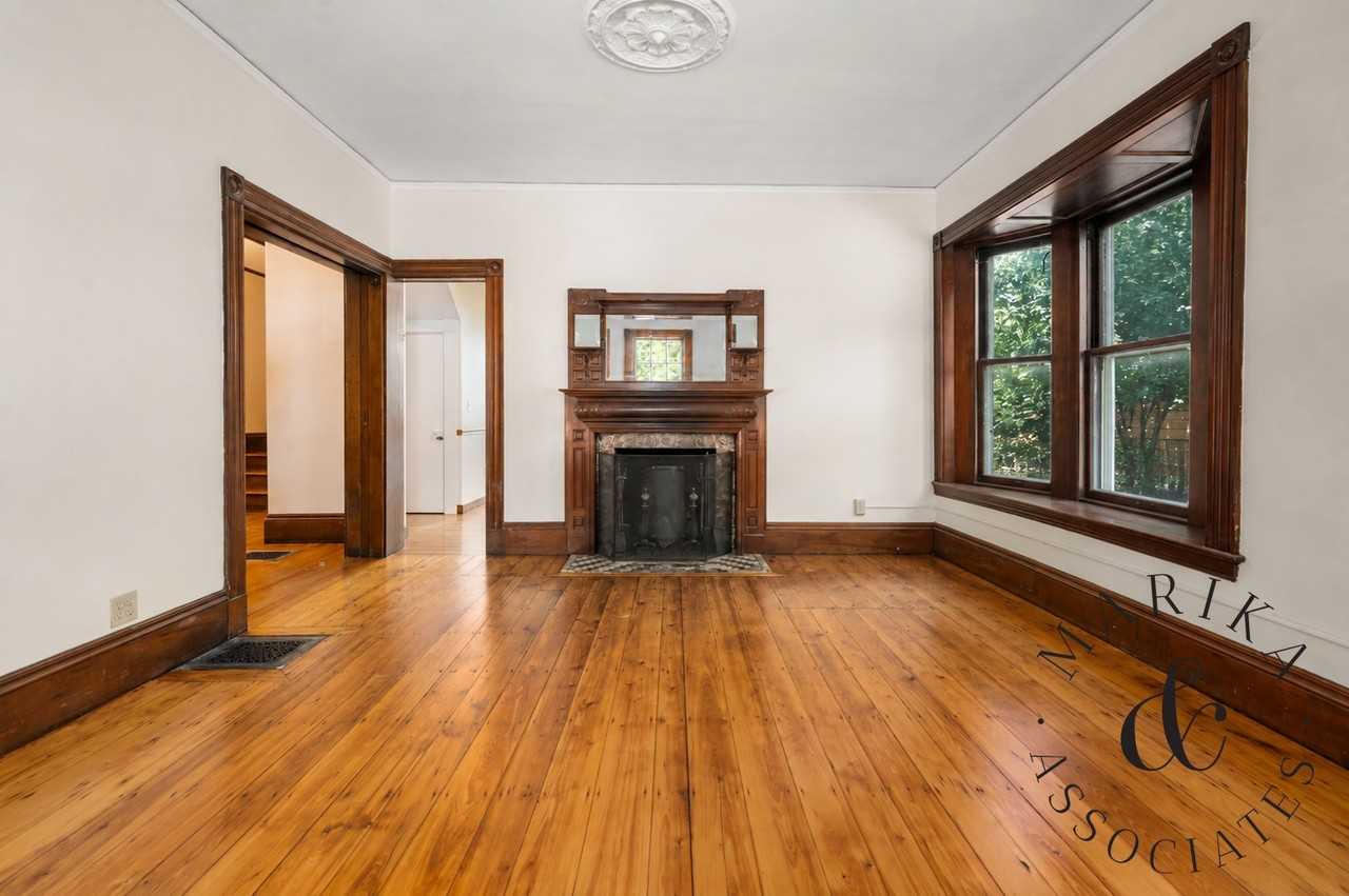 48 Auburn St - Photo 5 of 33
