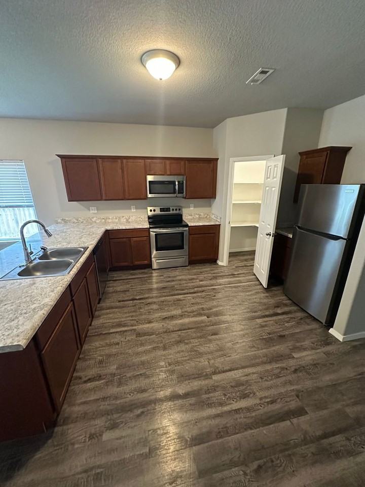 4702 W Hoover Loop - Photo 4 of 20