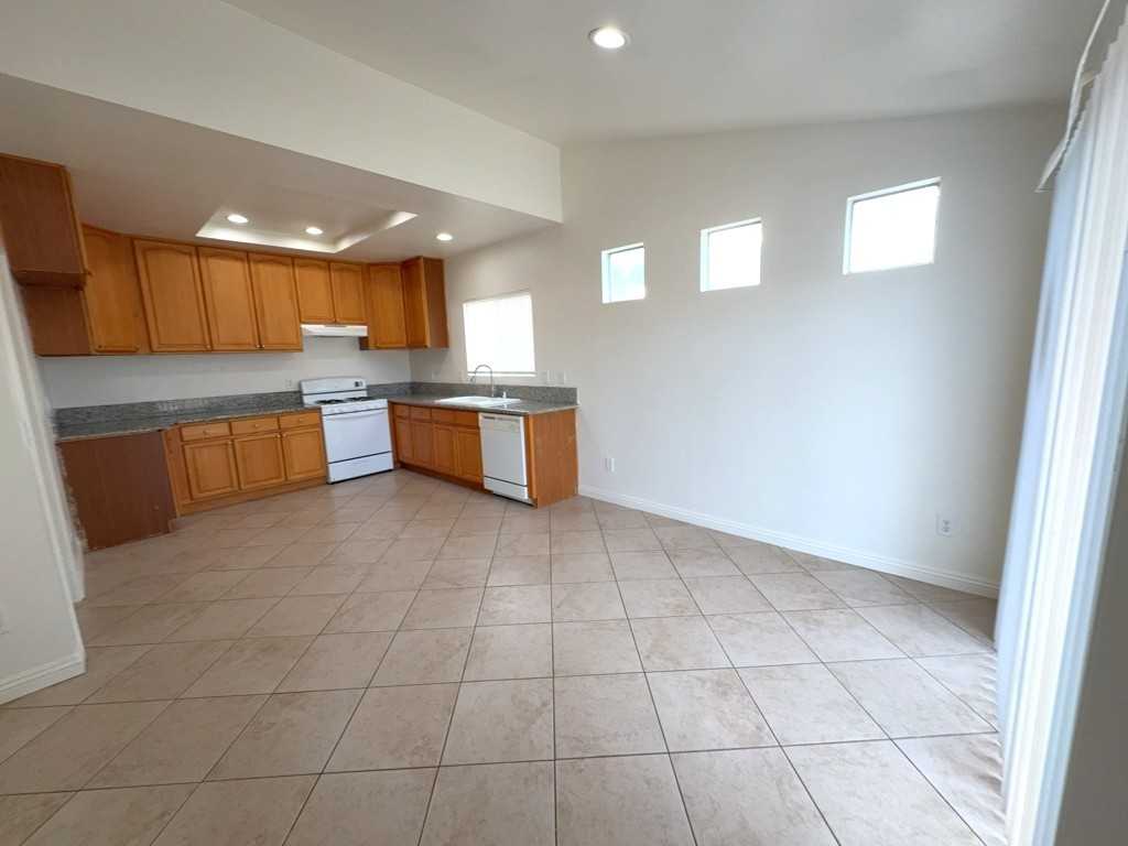 13654 Opal Circle - Photo 3 of 13
