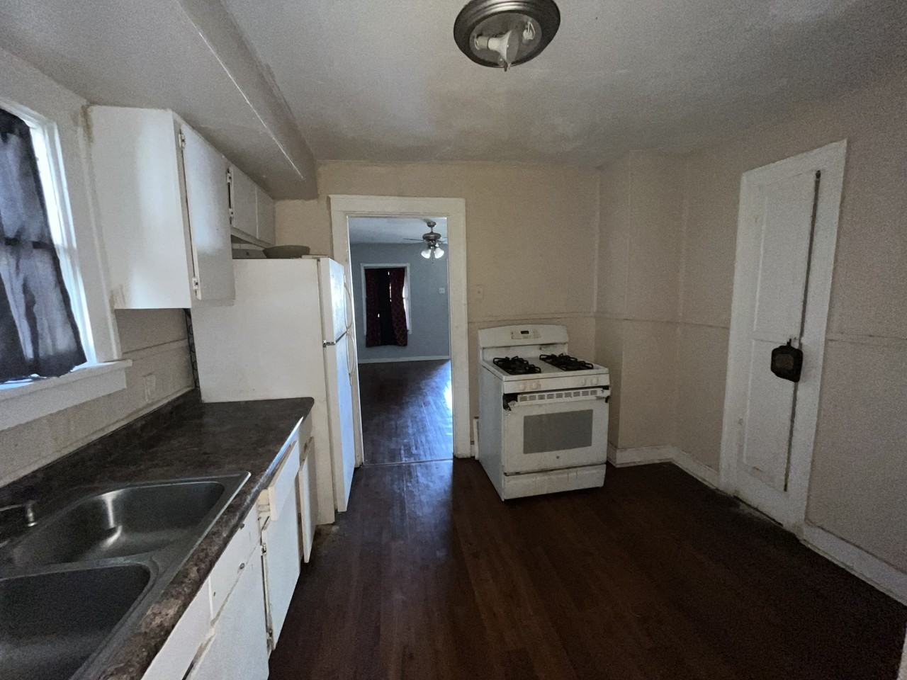 1127 N 45th St - Photo 3 of 7