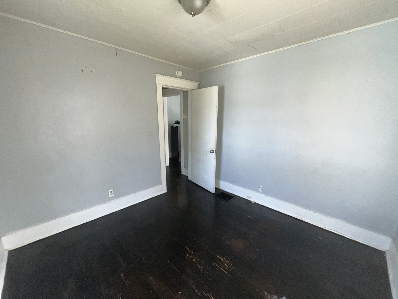 802 N 71st St - Photo 3 of 6