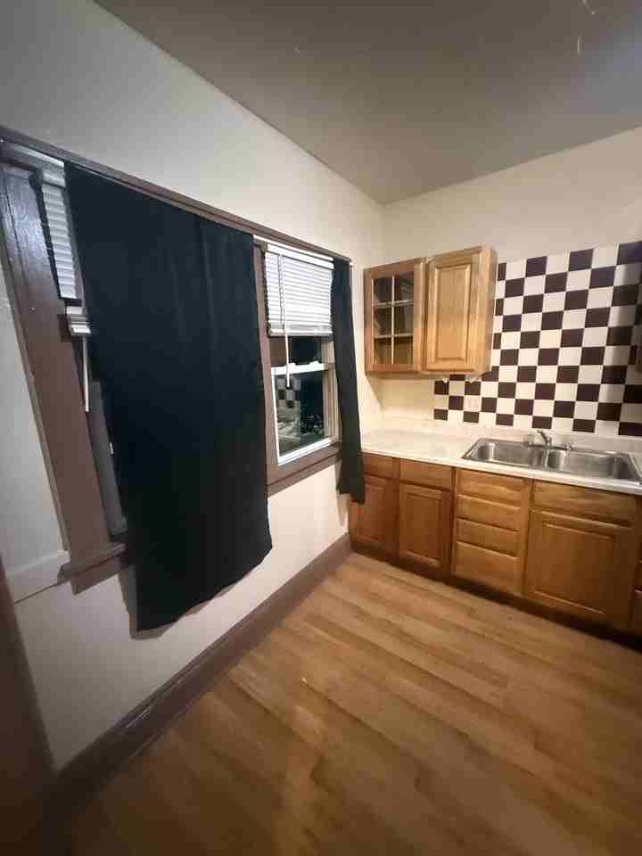 8321 Tioga Ave - Photo 3 of 6