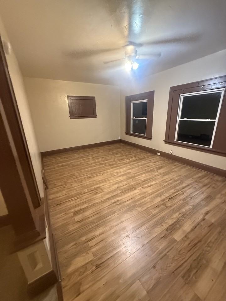 8321 Tioga Ave - Photo 4 of 6