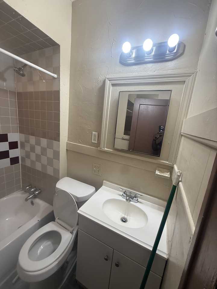 8321 Tioga Ave - Photo 5 of 6