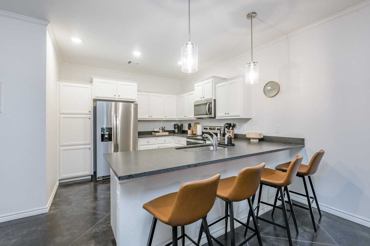 9921 Digby Ln - Photo 7 of 19