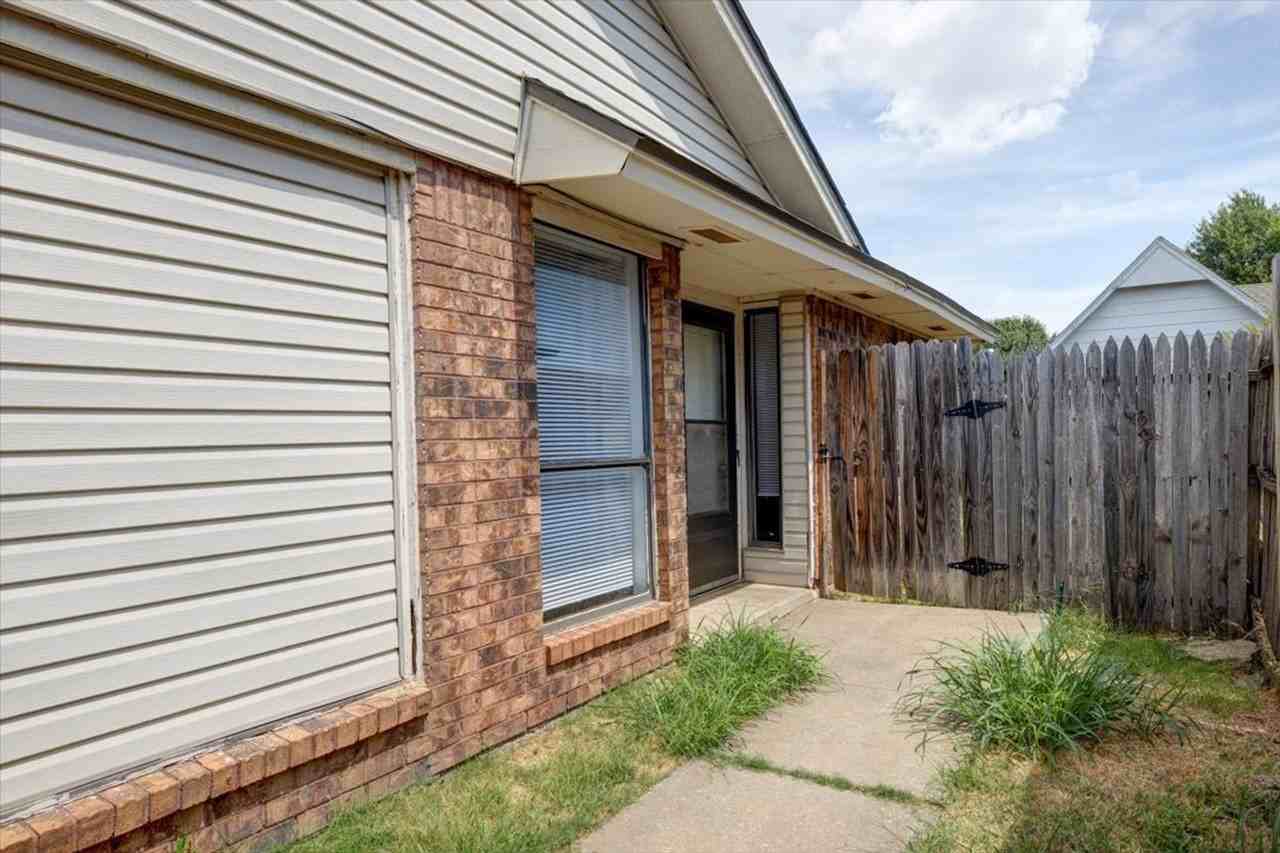 3718 Southwind Ave - Photo 2 of 21