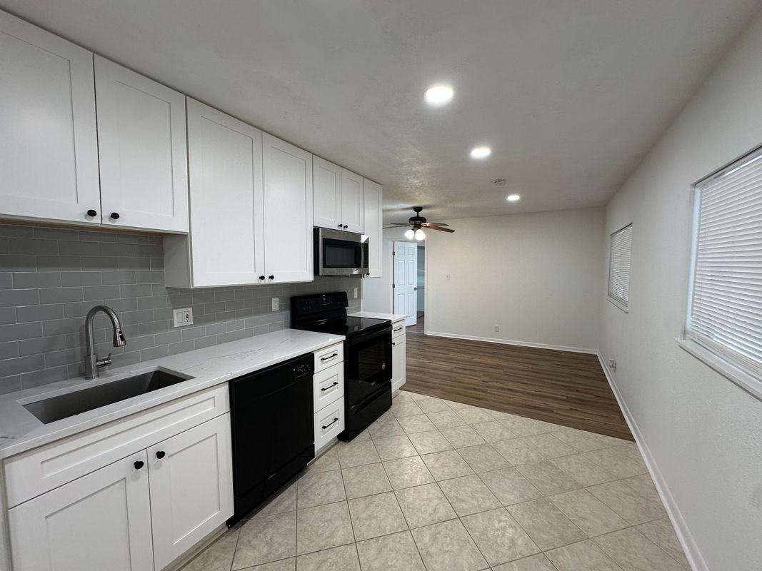 2431 Puter Creek Rd - Photo 2 of 13