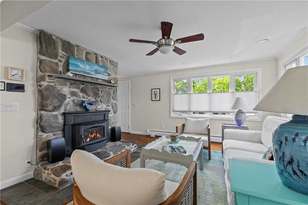 59 Berkley Ave - Photo 3 of 28