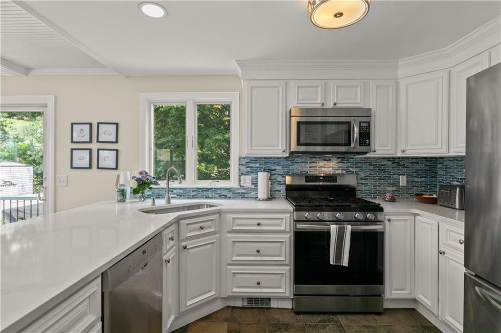 59 Berkley Ave - Photo 7 of 28
