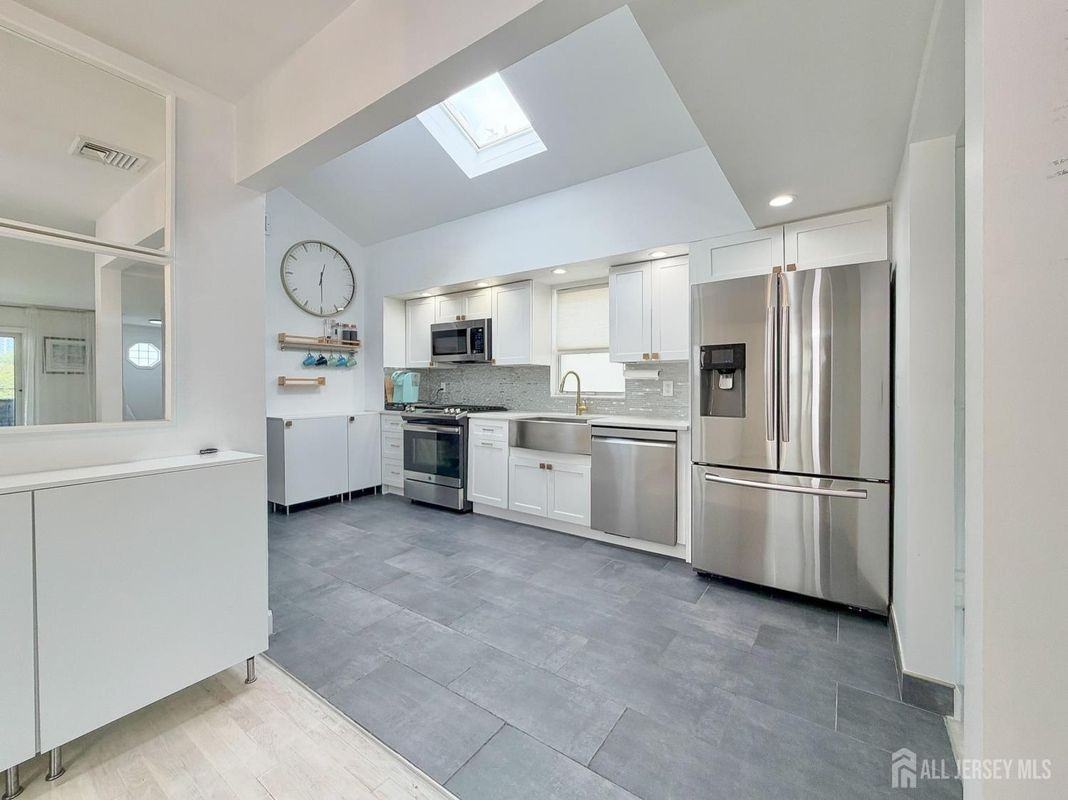 67 71st St ##2 - Photo 5 of 26