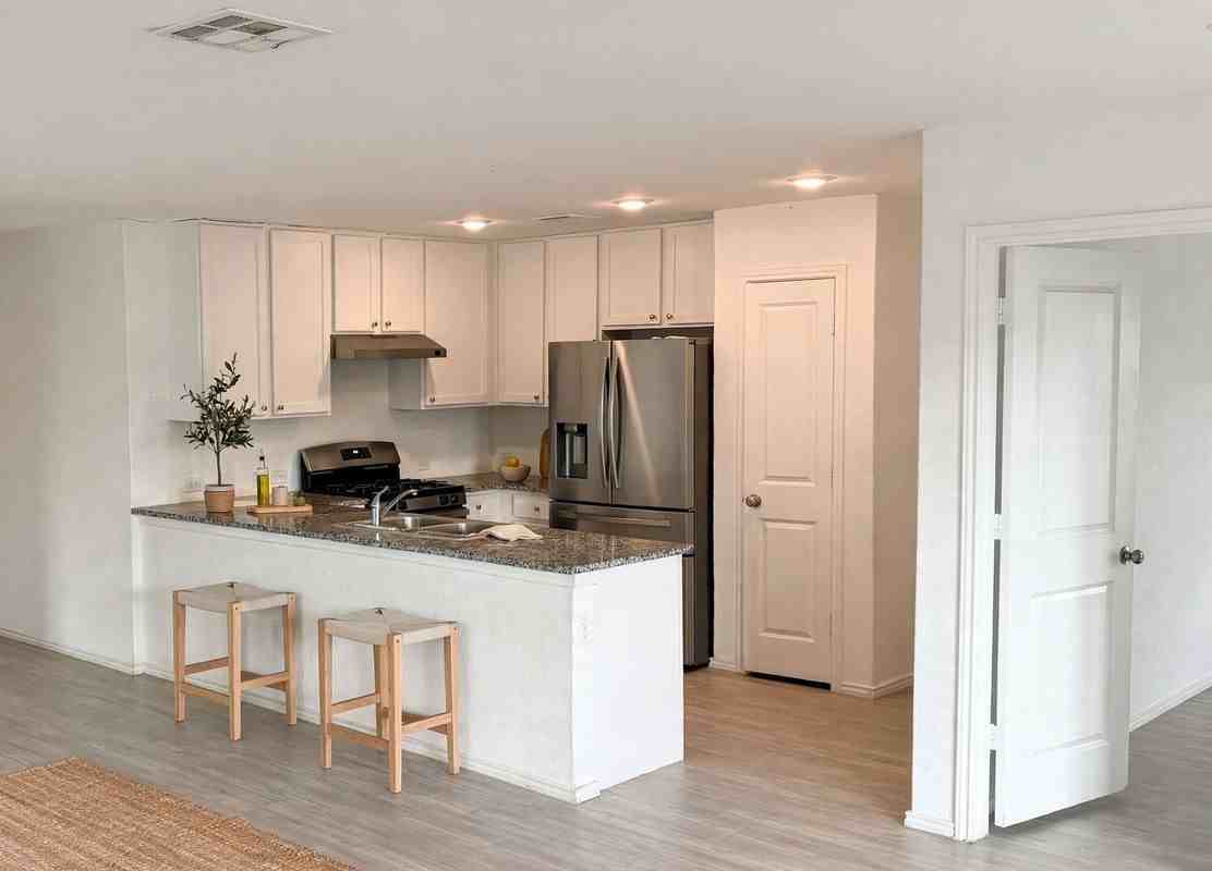 10838 Hernando Ct - Photo 4 of 26