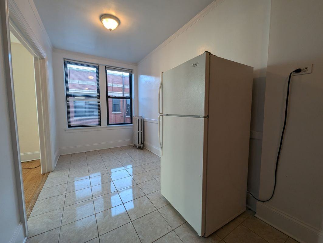 2715 N Milwaukee Ave - Photo 3 of 12