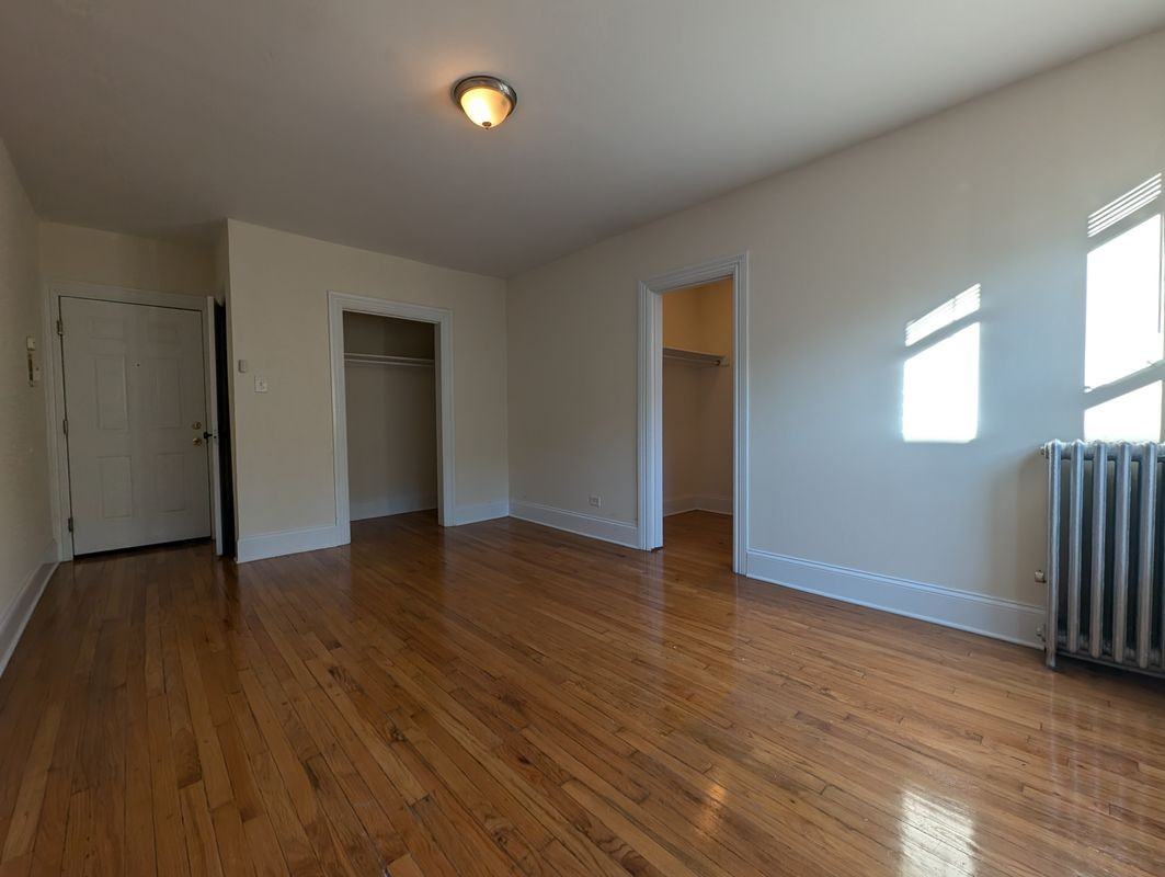 2715 N Milwaukee Ave - Photo 6 of 12