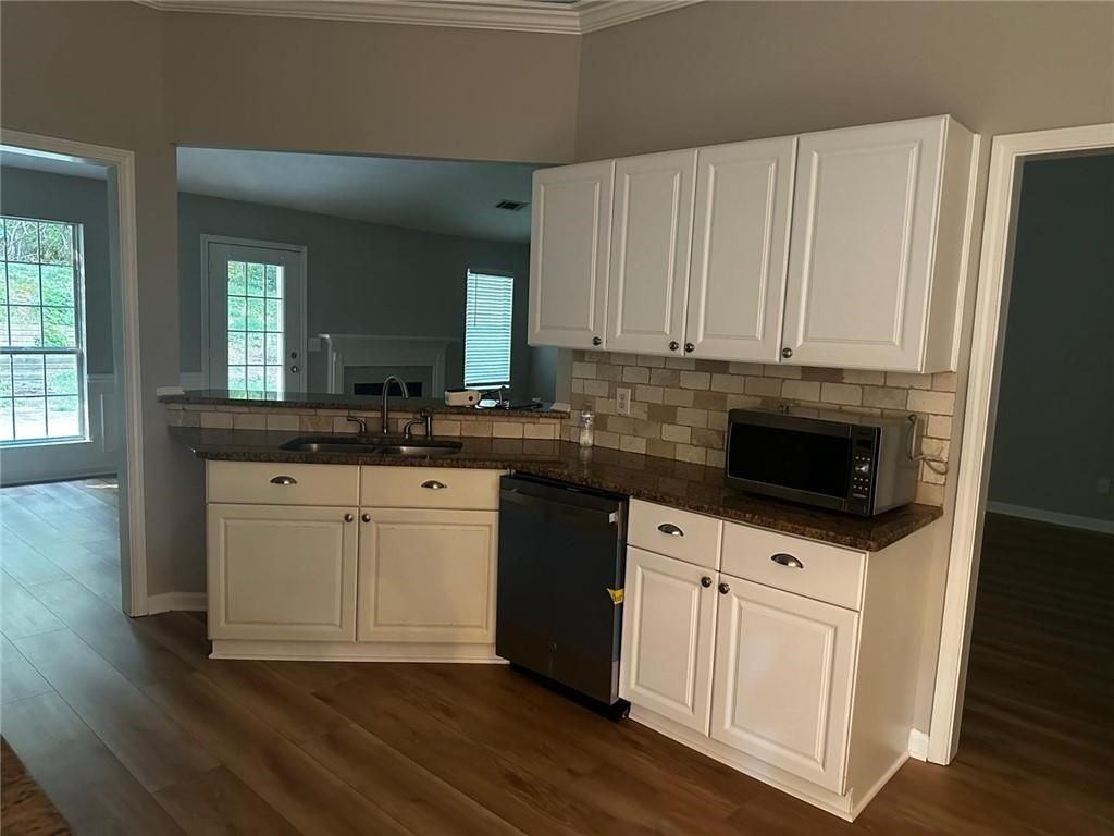 1055 Chatham Rd - Photo 4 of 31