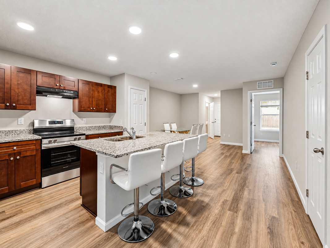 7624 Cocoa Ave - Photo 6 of 33