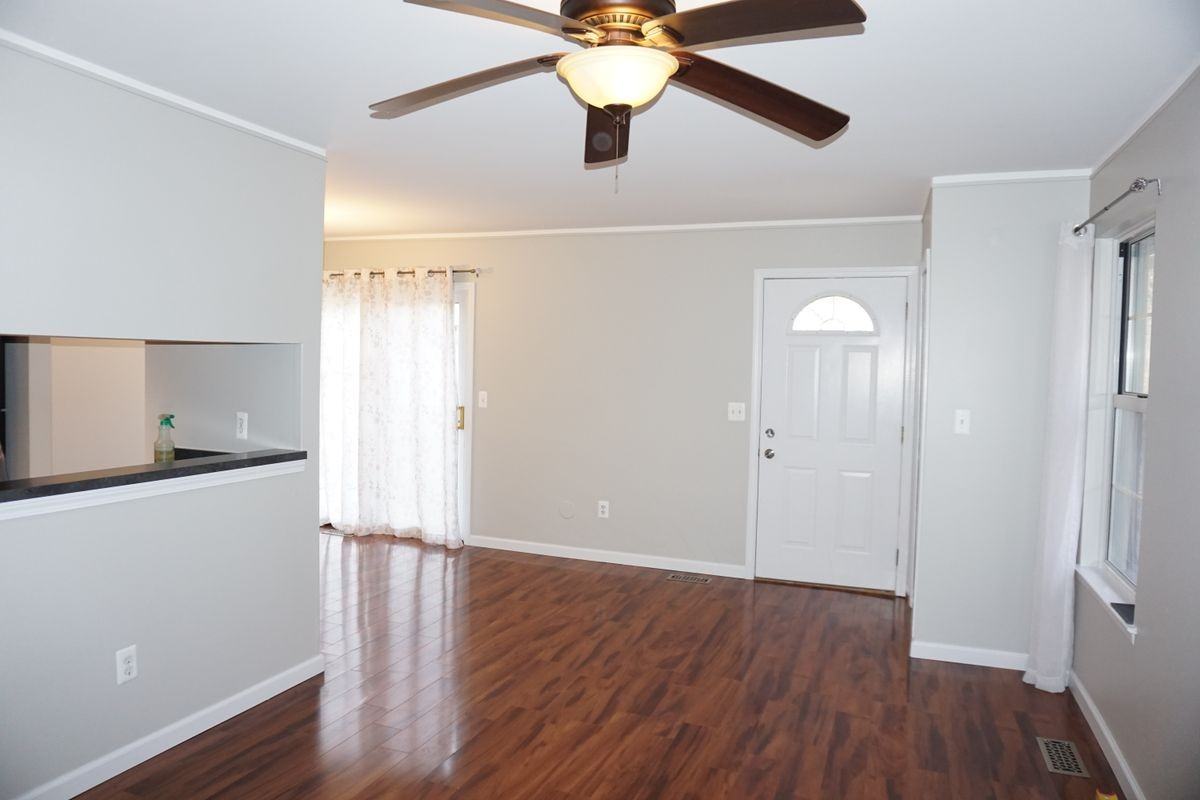 33647 Bayview Dr - Photo 2 of 4