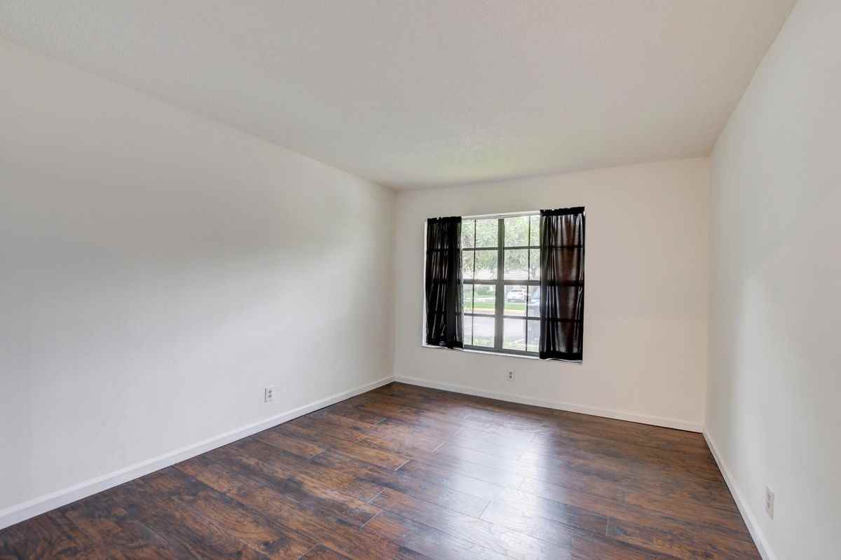 499 Hardwood Pl - Photo 2 of 25