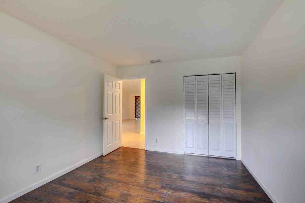 499 Hardwood Pl - Photo 3 of 25