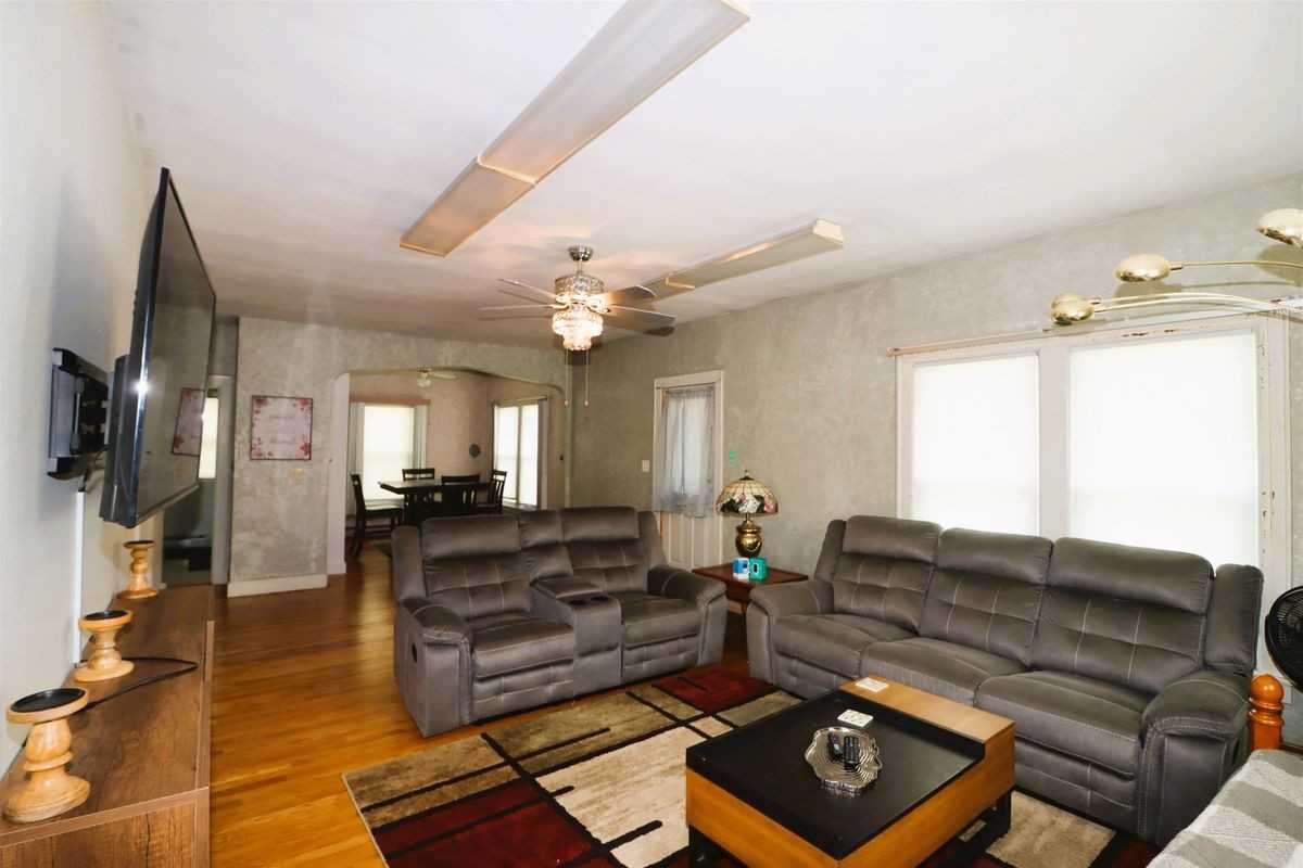 429 Main St - Photo 5 of 19