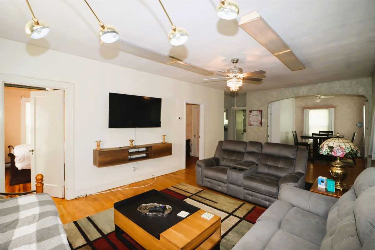 429 Main St - Photo 6 of 19