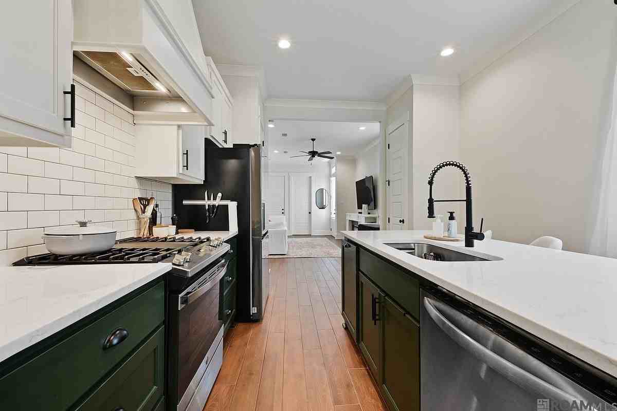 422 Saint Thomas Ln - Photo 4 of 10