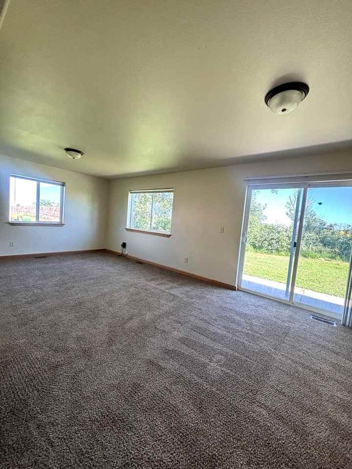 310 5th Ave W - Photo 3 of 10