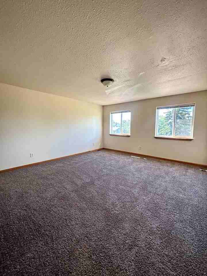 310 5th Ave W - Photo 6 of 10