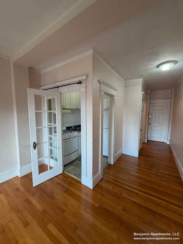 Garrison St. & Huntington Avenue #604 - Photo 3 of 10