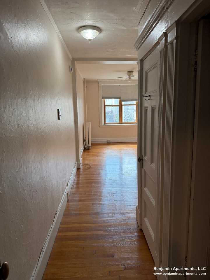 Garrison St. & Huntington Avenue #604 - Photo 7 of 10