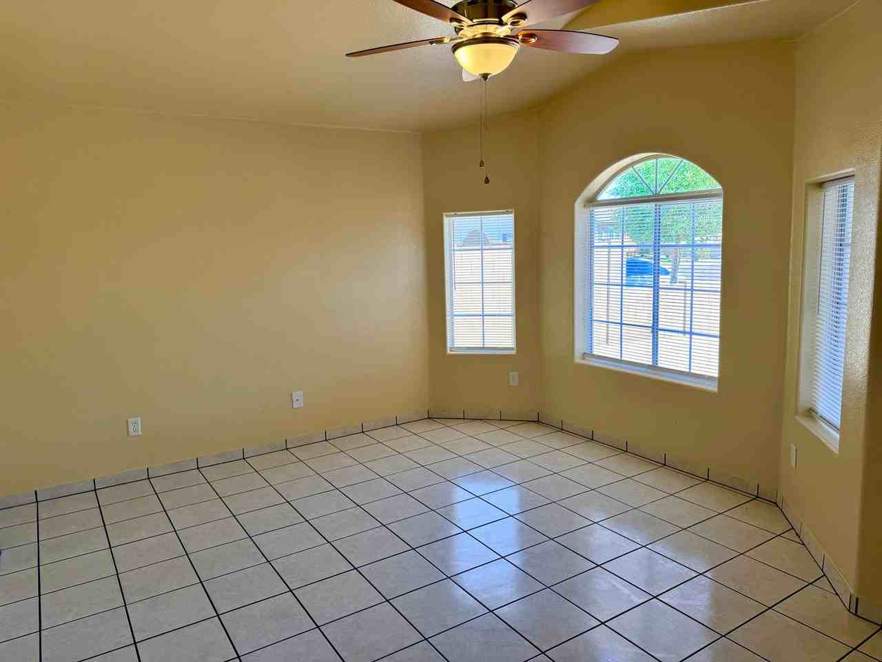 2028 E Cristina St - Photo 3 of 23