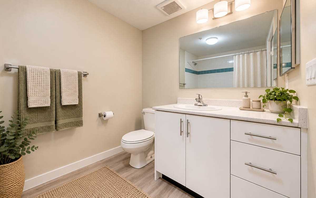 Kits Court Apartments - Photo 6 of 7