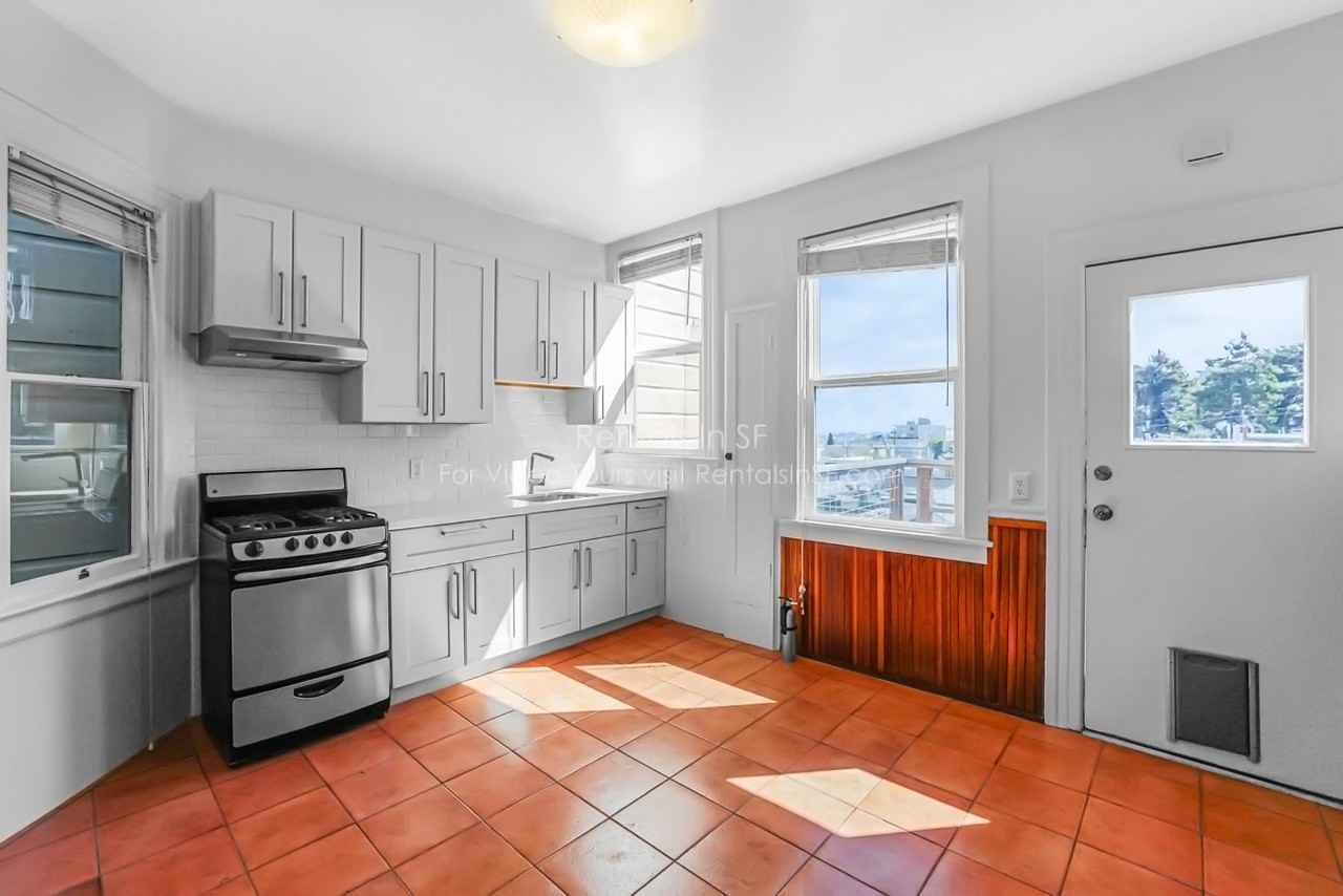 227 Collingwood St - Photo 2 of 15