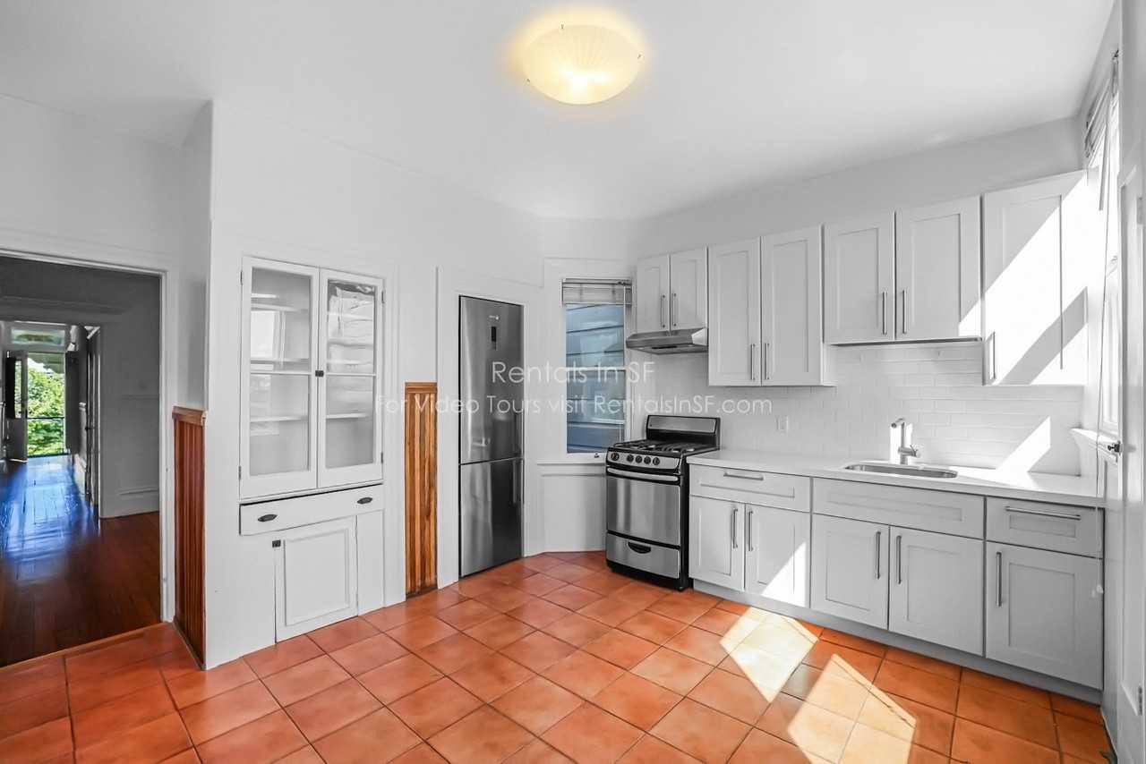 227 Collingwood St - Photo 4 of 15