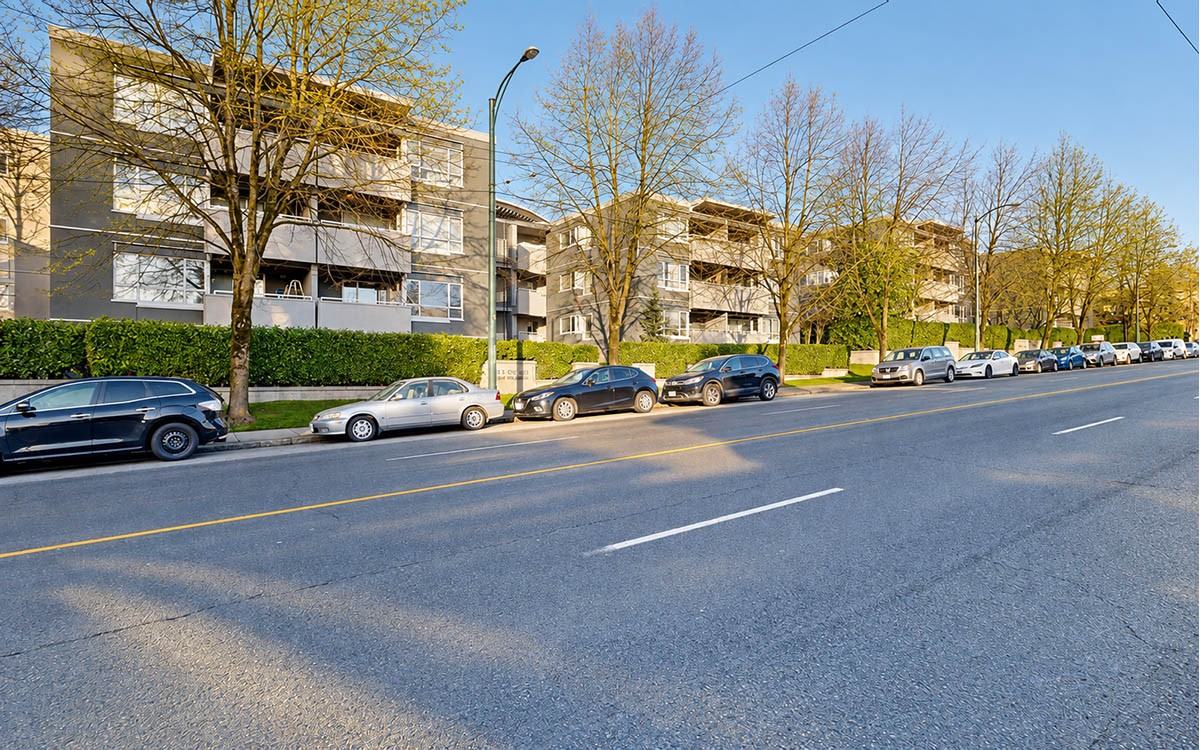 Kits Court Apartments - Photo 2 of 7