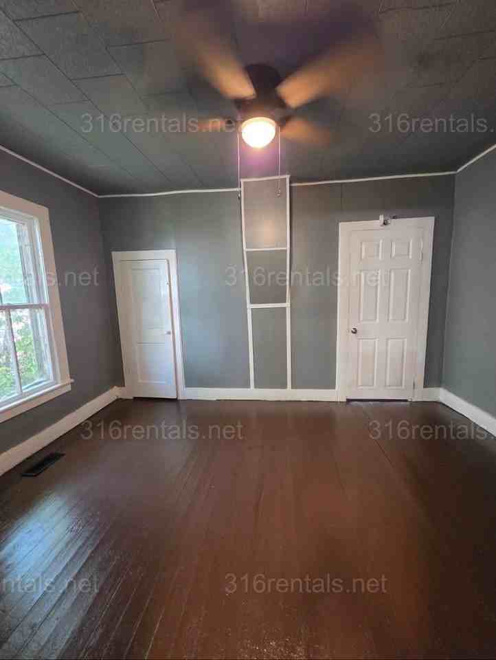 508 W 5th St - Photo 4 of 6