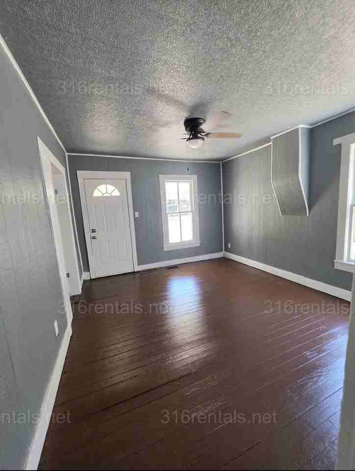 508 W 5th St - Photo 5 of 6