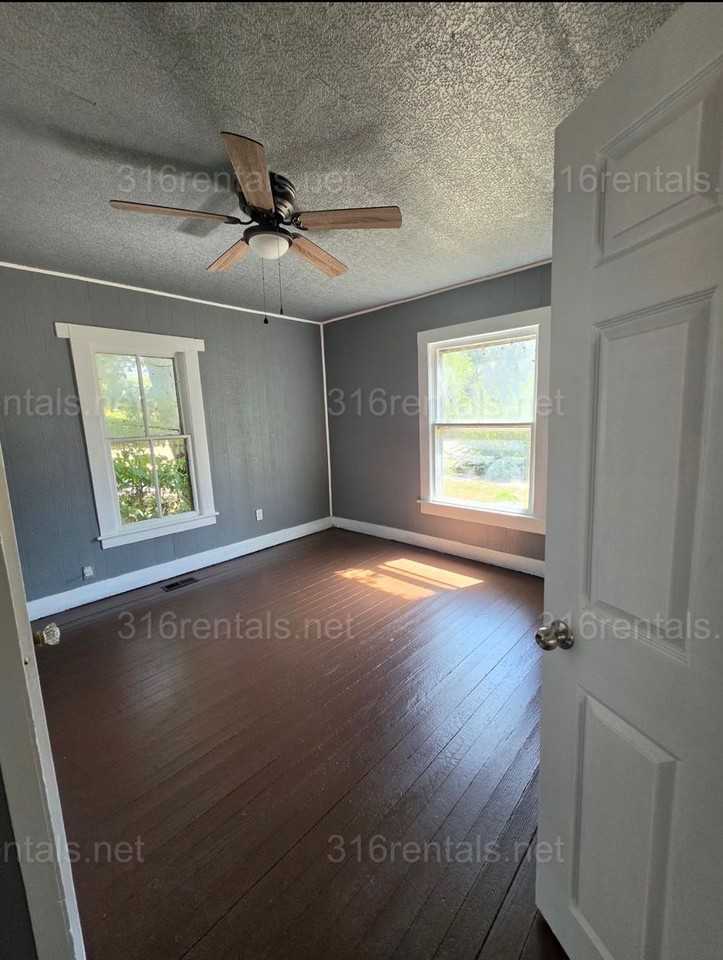 508 W 5th St - Photo 6 of 6