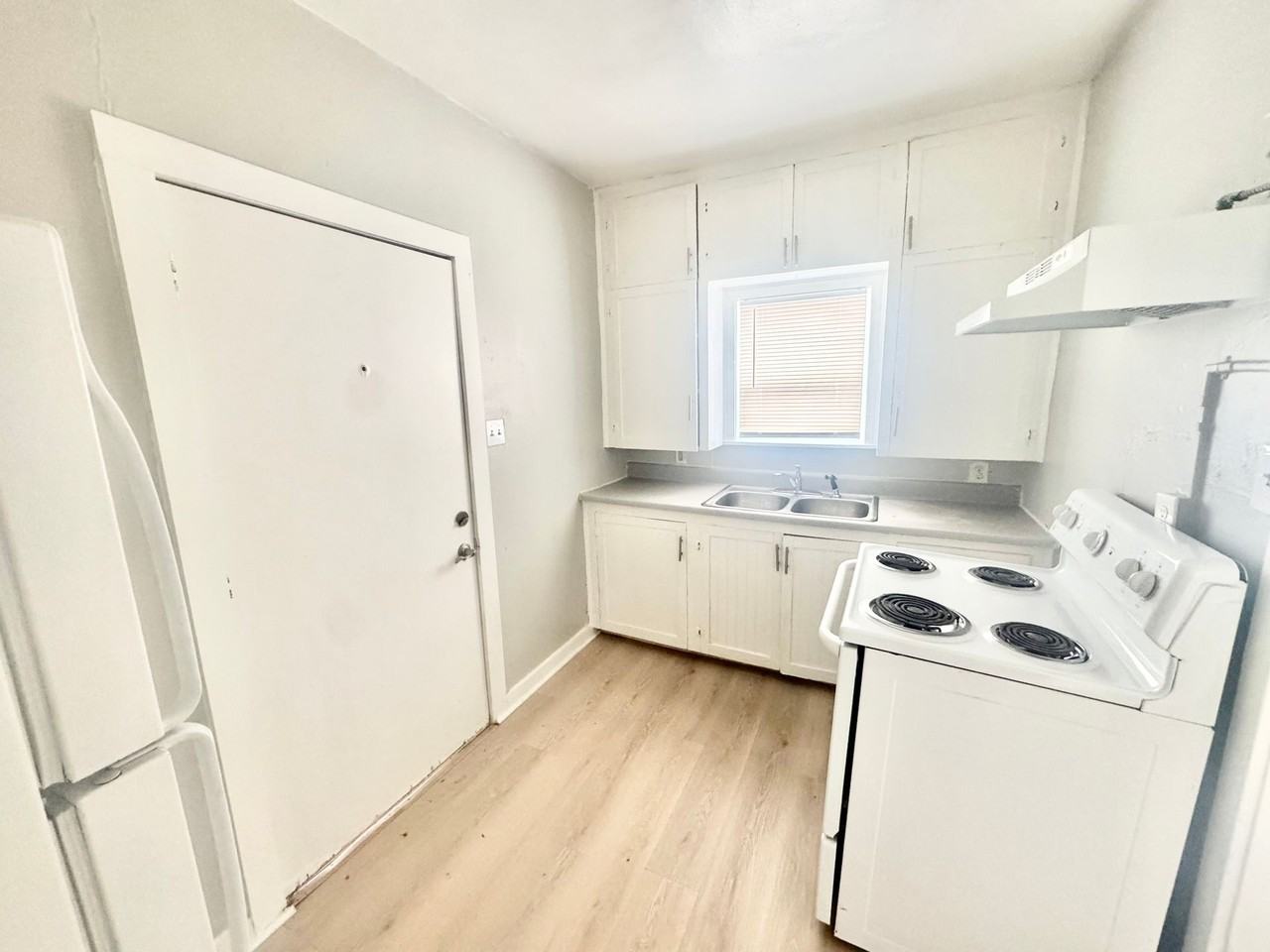 2619 E Willamette Avenue - Photo 3 of 10