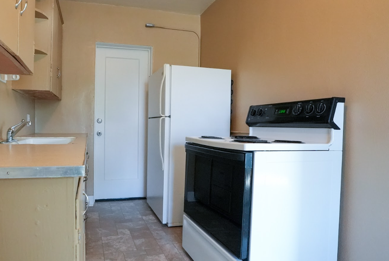 161 N Wilson St - Photo 2 of 4