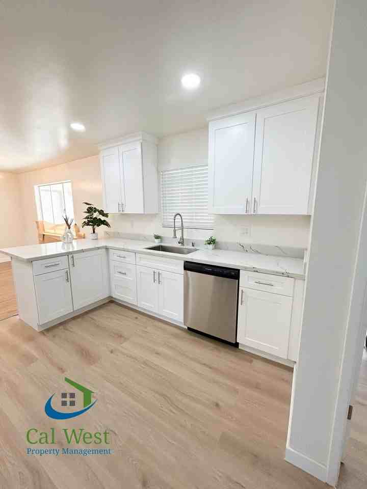 1436 Cherrydale Dr - Photo 4 of 17
