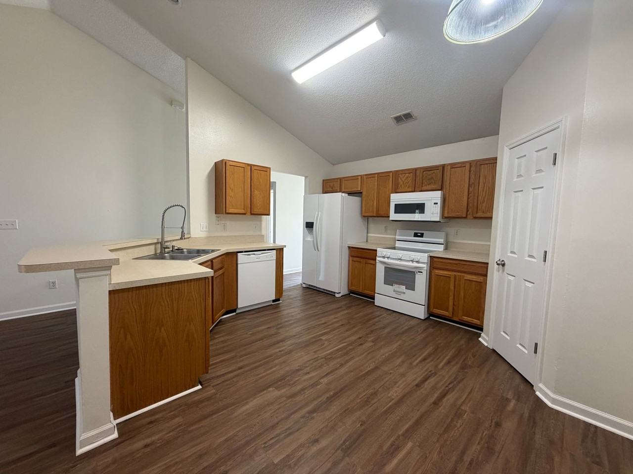9B Wellham Ln - Photo 3 of 19
